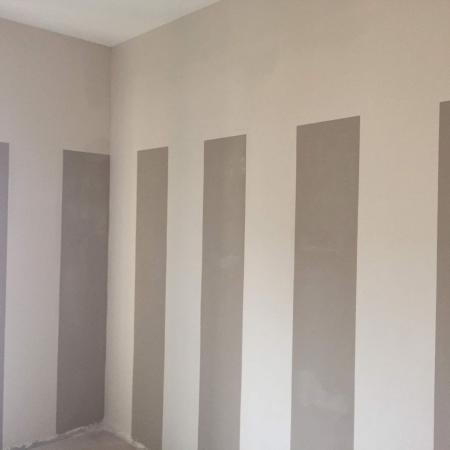 Tinteggiatura strisce bianco grigio